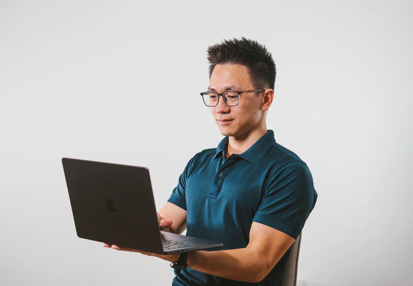 Kuan Yu, working on a laptop